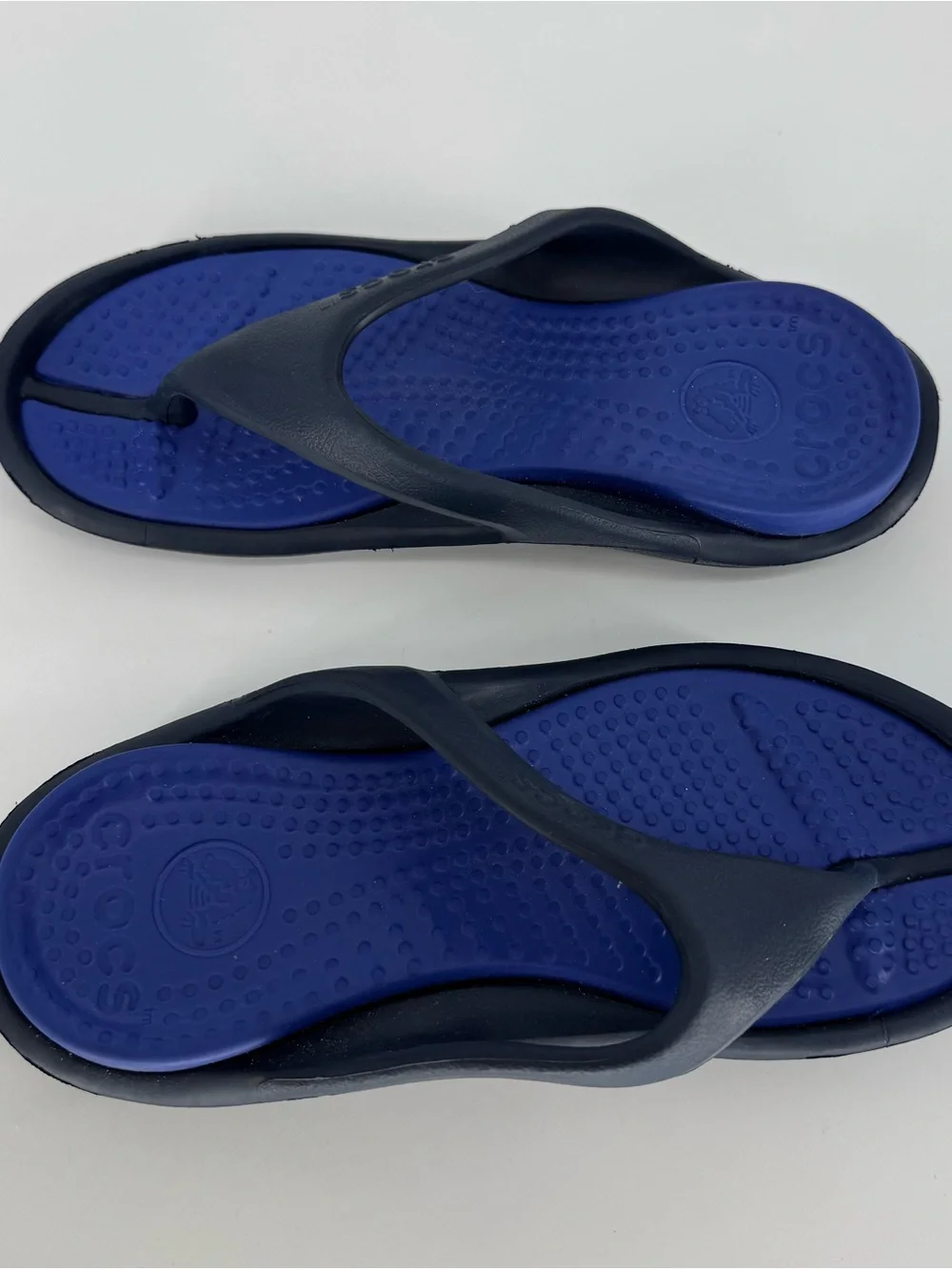 CROCS cushioned flops